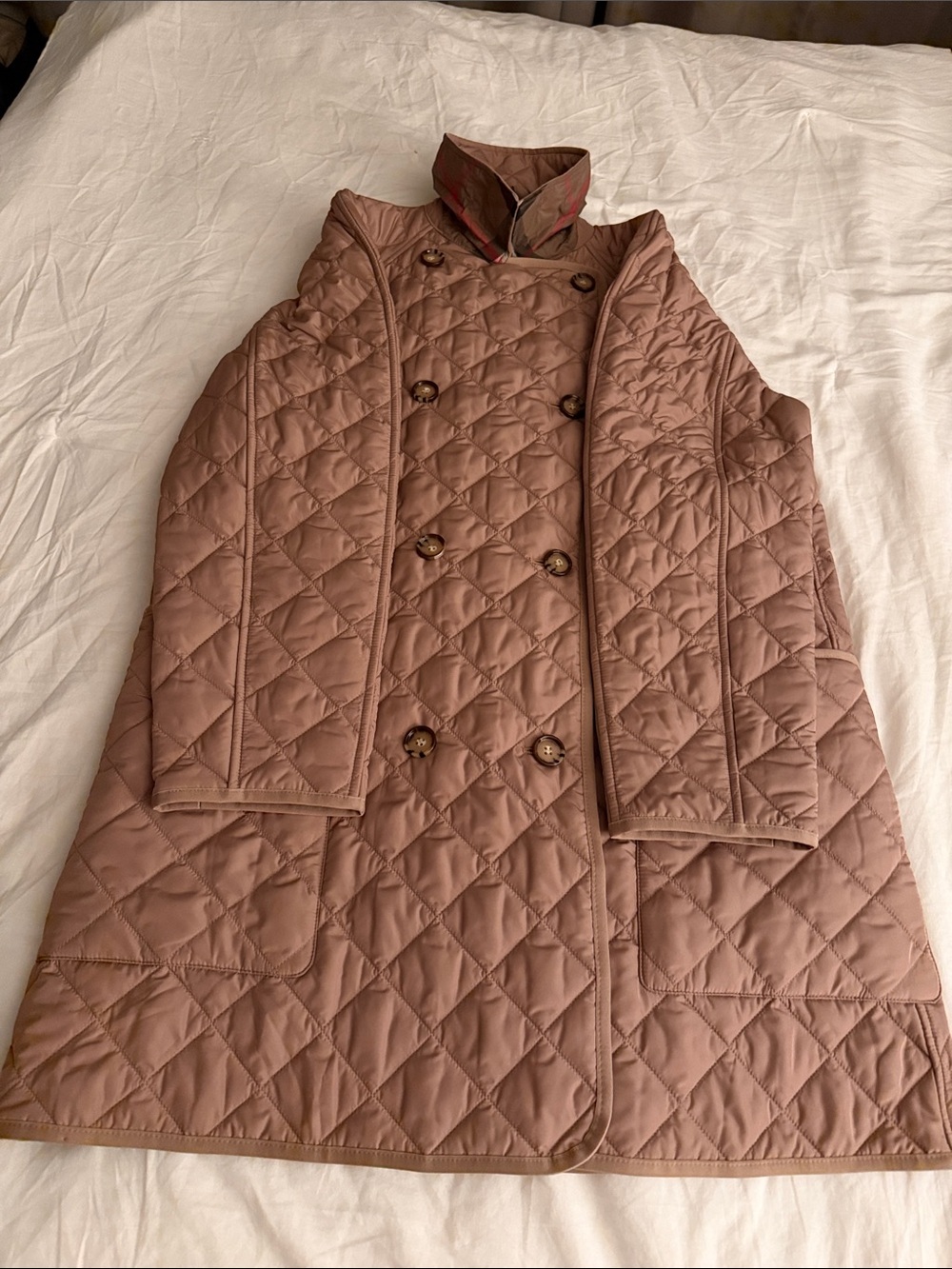 Burberry Quilted Double-Breasted Coat in Mauve - Picture 4 of 17